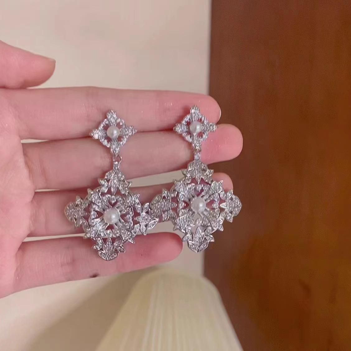 

Простые серьги Ниша с геометрическим ромбом и дизайном Роскошное банкетное свадебное платье Серьги-снежинки белый