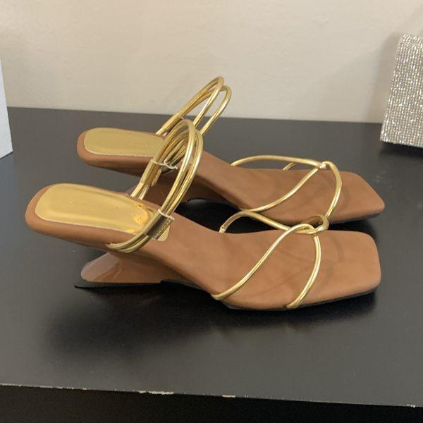 Französische Zehensandalen Damen 2025 Sommer neu mittlerer Absatz zwei Tragemöglichkeiten coole Pantoletten mit Rock Mode Temperament hohe Absätze