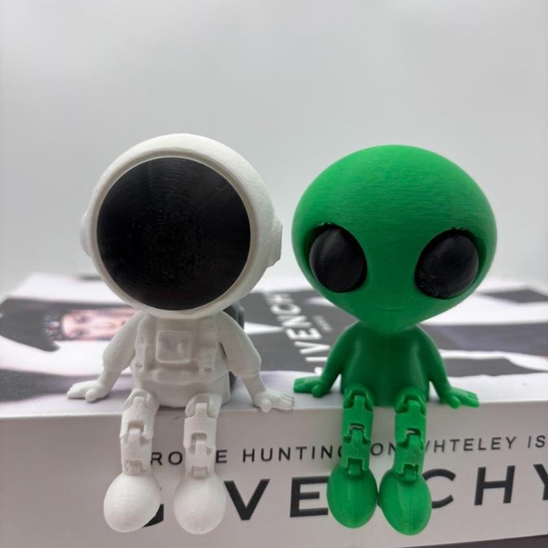3D Printed Astronaut Alien Statue Ornaments, Unique Space Science Fiction Designed Movable Aliens, Astronaut Party Decorations