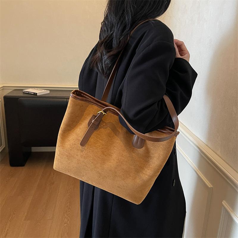 Retro Large-capacity Bag Women's Autumn and Winter New Fashion Tote Bag High-end Large-capacity Commuter Bag