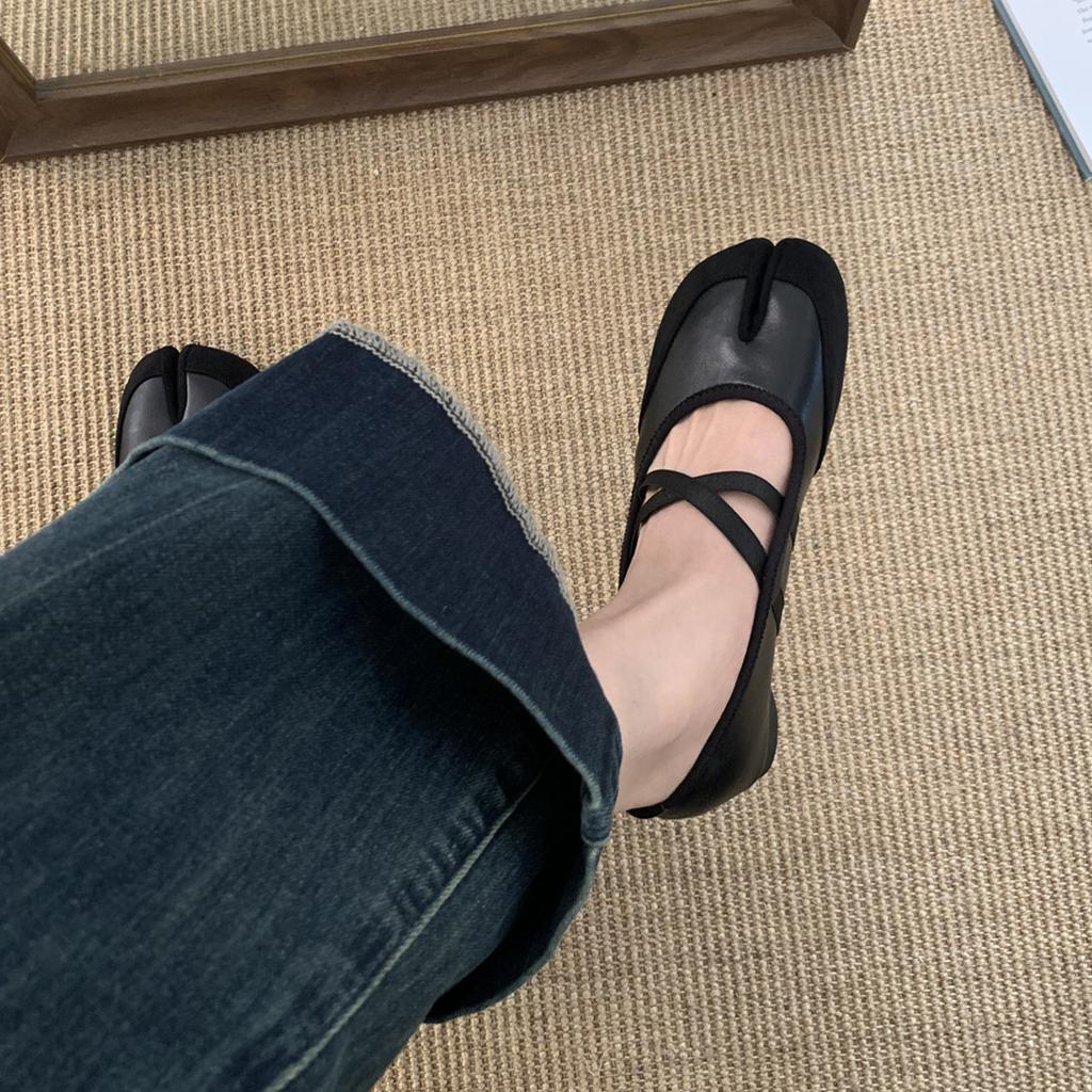 IPPEUM Tabi Sneakers Shoes Black Red Split-Toe Ballet Flats Women Pu Leather Mary Janes Shoes