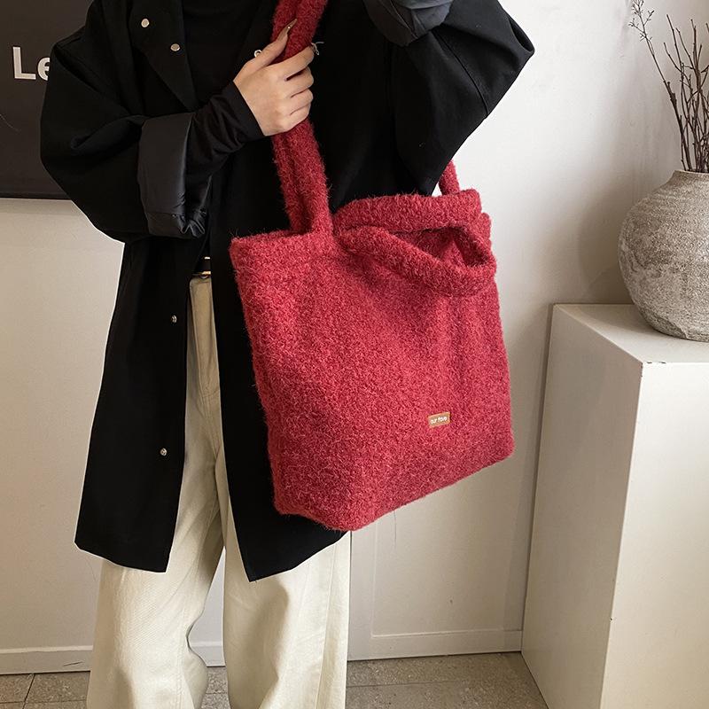 2025 new plush soft waxy shoulder bag underarm bag large capacity dual-purpose commuter portable tote bag