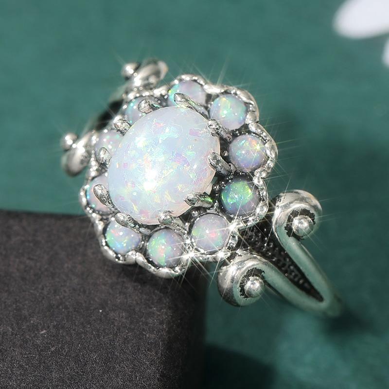 Elegant Classic Inlaid Synthetic Opal Flower Shaped Ring for Women Fashion Exquisite Silvery Plated Banquet Jewelry Accessories
