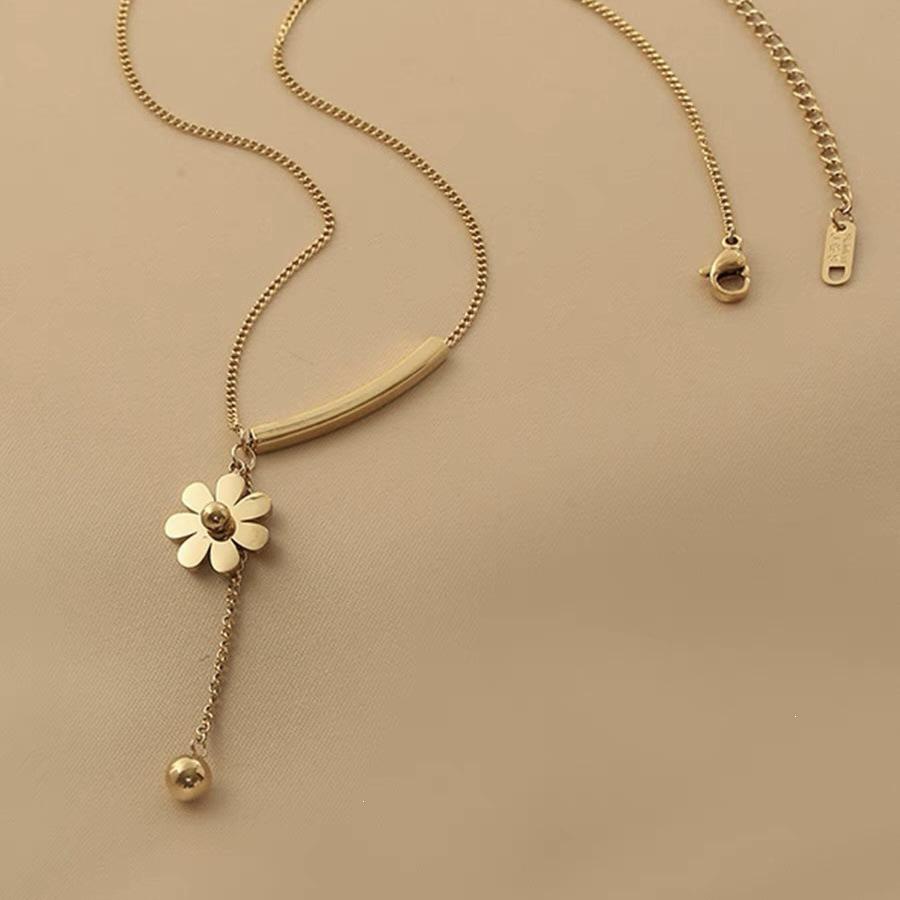 Daisy Tassel Necklace for Women - Korean Style Titanium Steel, Light Luxury Clavicle Chain