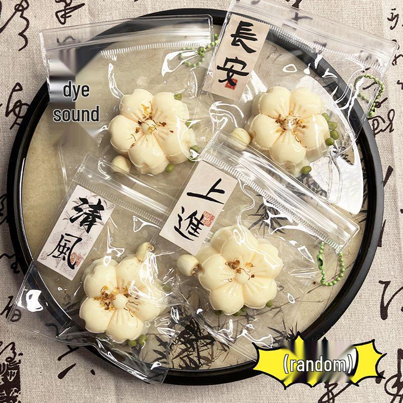 

Lop-Eared Rabbit Squishy Toy - Blind Bag Decompression for Kids