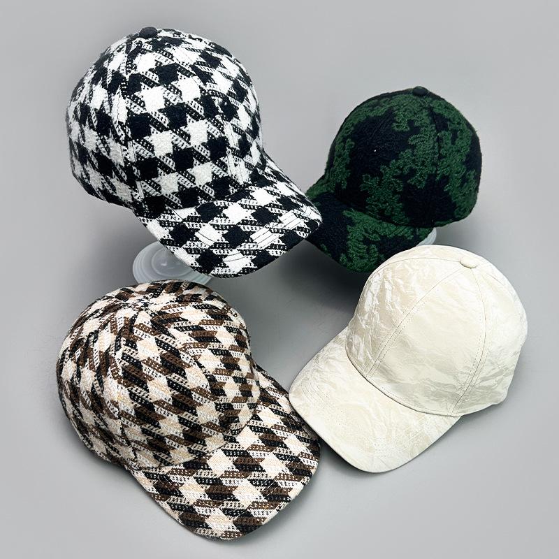 Printed Plaid Flower Embroidery Cap Autumn And Winter Men And Women Retro Versatile Fashion Warm Travel