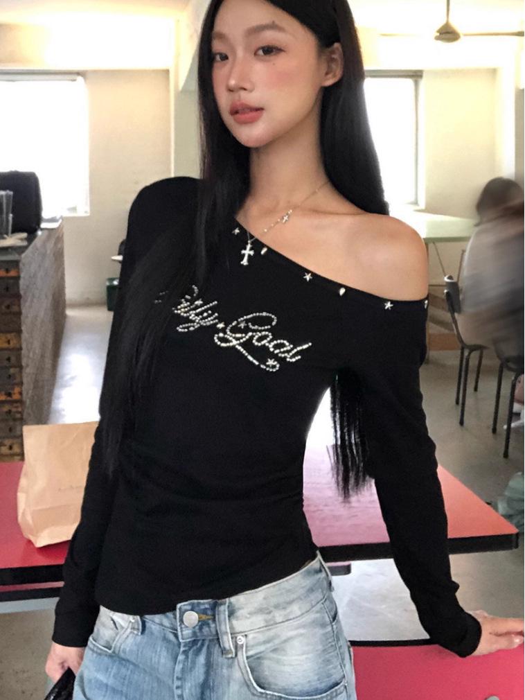Chic Off-the-Shoulder Slim-Fit Black Long-Sleeve T-shirt for Women - Perfect for Early Autumn