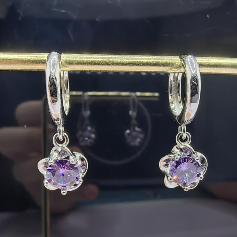 Lila Imitat-Diamant-Pflaumenblüten-Ohrringe, schlichte Damen-Ohrringe