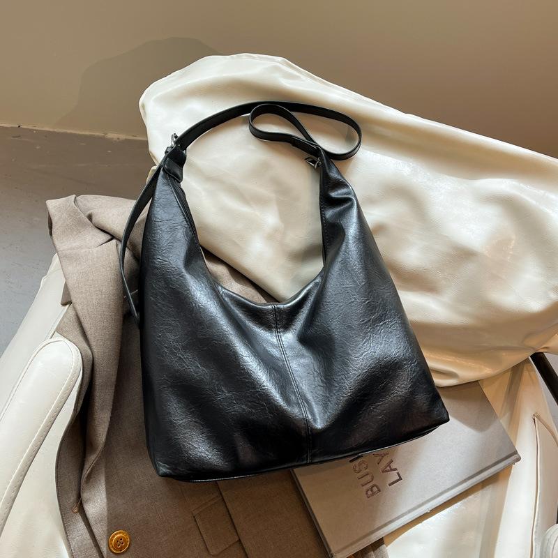 Large-capacity Bag Women's Autumn New Casual Simple Shoulder Messenger Bag Textured Commuter Tote Bag