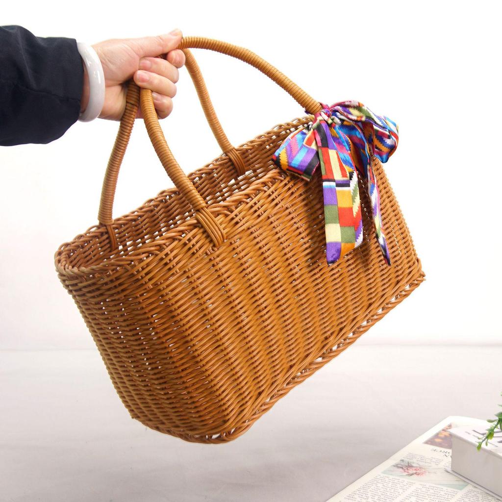 Rattan Picknicktasche - Handgeflochtener Korb zum Einkaufen und Aufbewahren im ländlichen Stil.