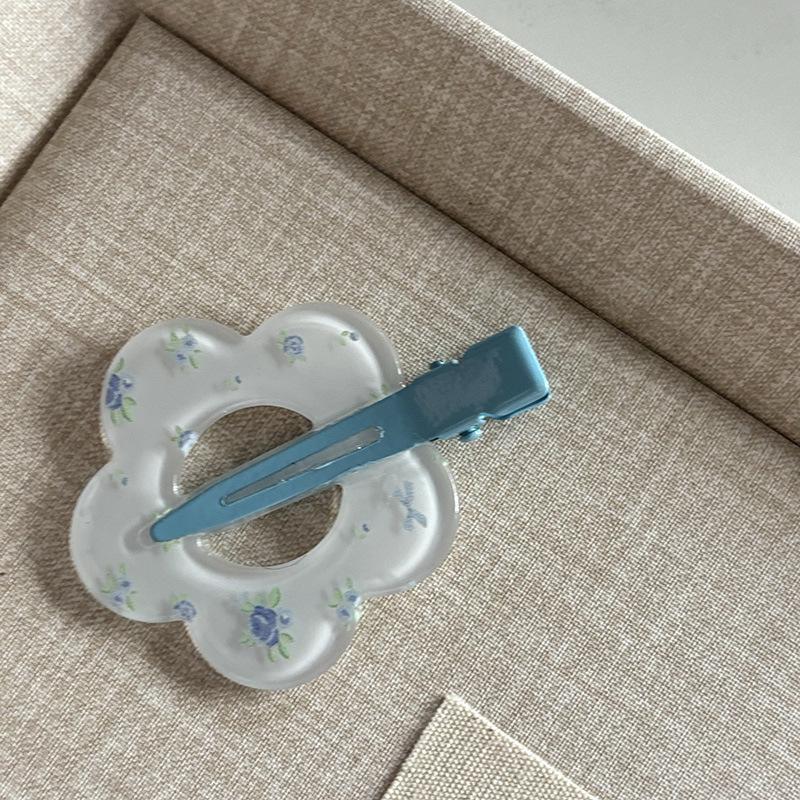 

Sweet Soft Girl Flower Heart Hair Clip - Cute Celebrity-Inspired Bangs Accessory