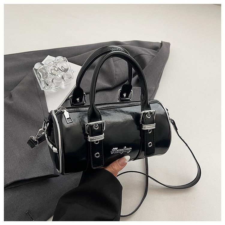 

Retro fashion portable Boston bag women s 2025 spring new trendy niche high-end sense versatile shoulder messenger bag чорний