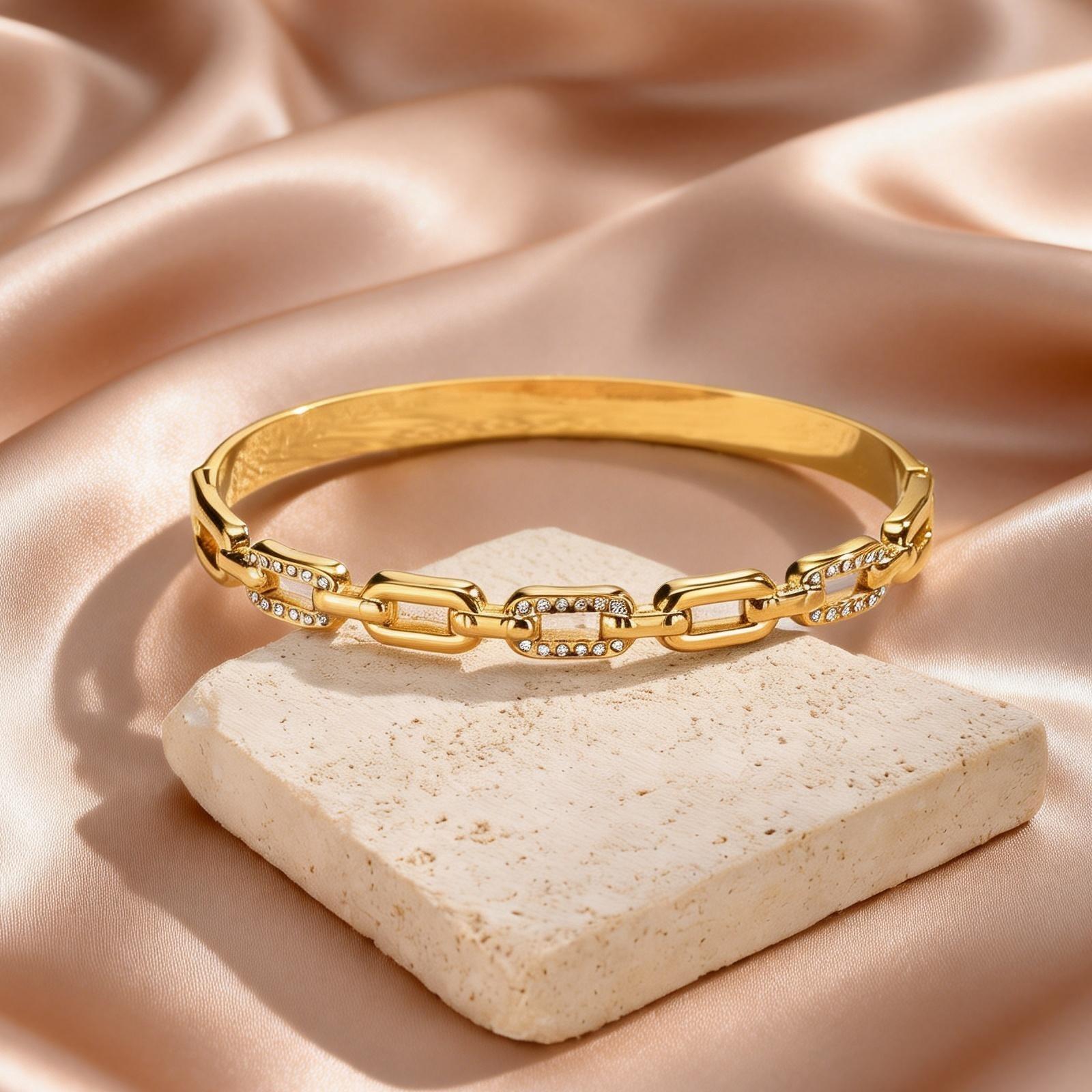 

Luxury Sparkling Inlaid Zircon Stainless Steel Bracelets for Women Fashion Gold Plated Open Bangle Non Fading Jewelry Gift