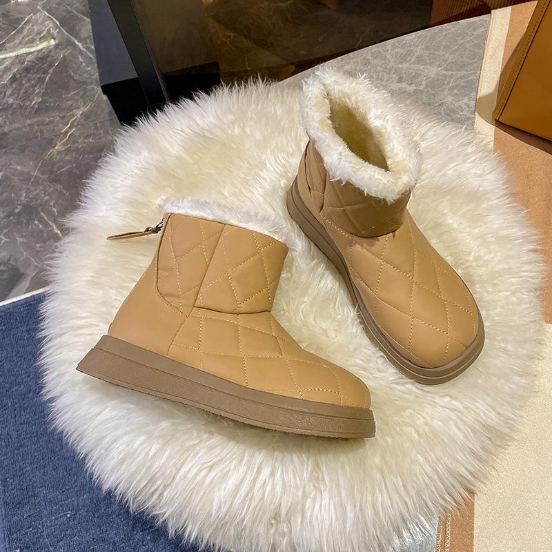 

Женские зимние ботинки из северо-восточного региона, новая черная модель с низким голенищем, корейская версия, бархатные, на толстой подошве, нескользящие, теплые хлопковые ботинки на осень и зиму 2025 40 коричневый