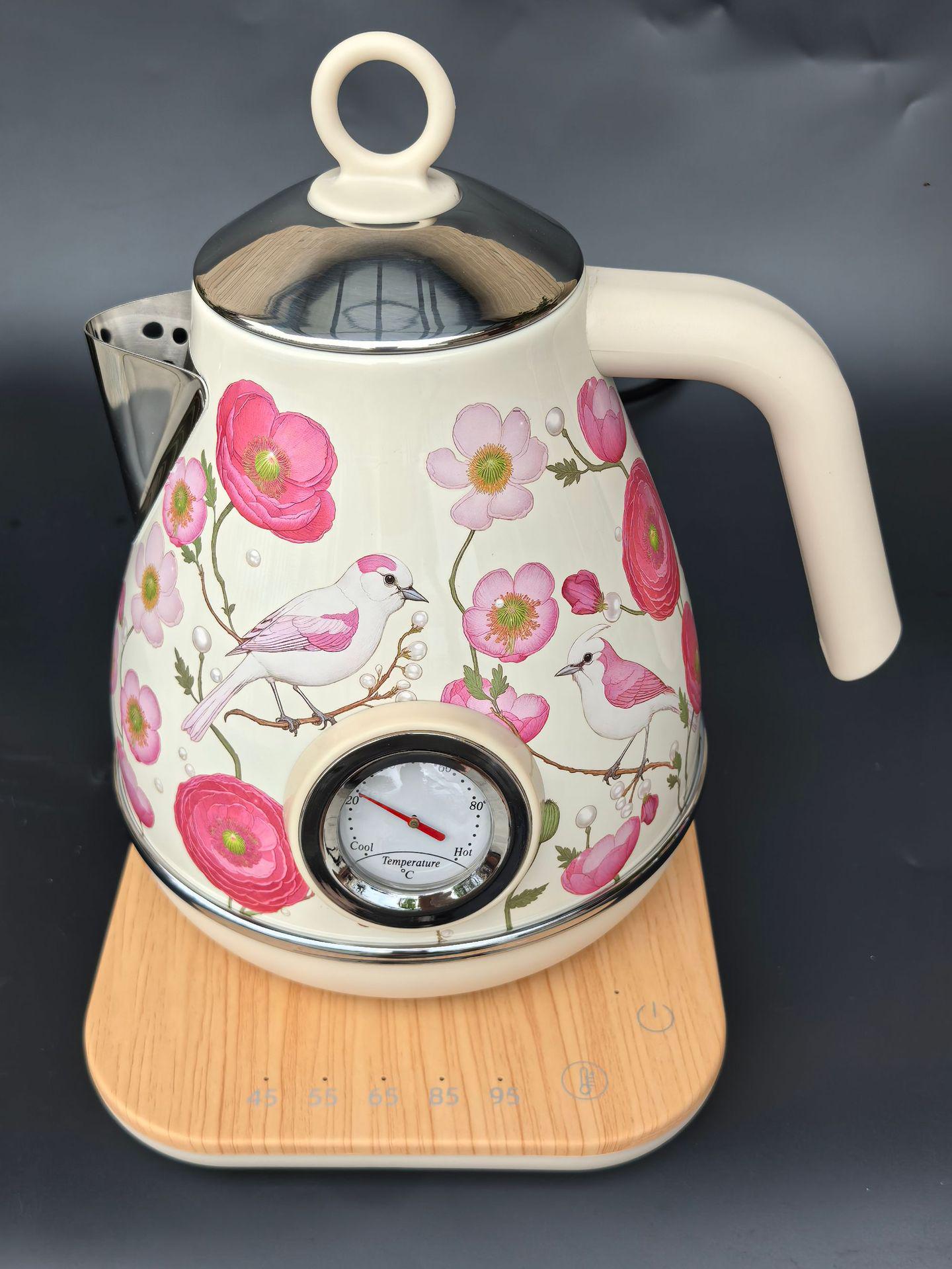 Умный электрический чайник в винтажном стиле: Регулируемый, Изолированный, Идеально подходит для приготовления чая и молока.