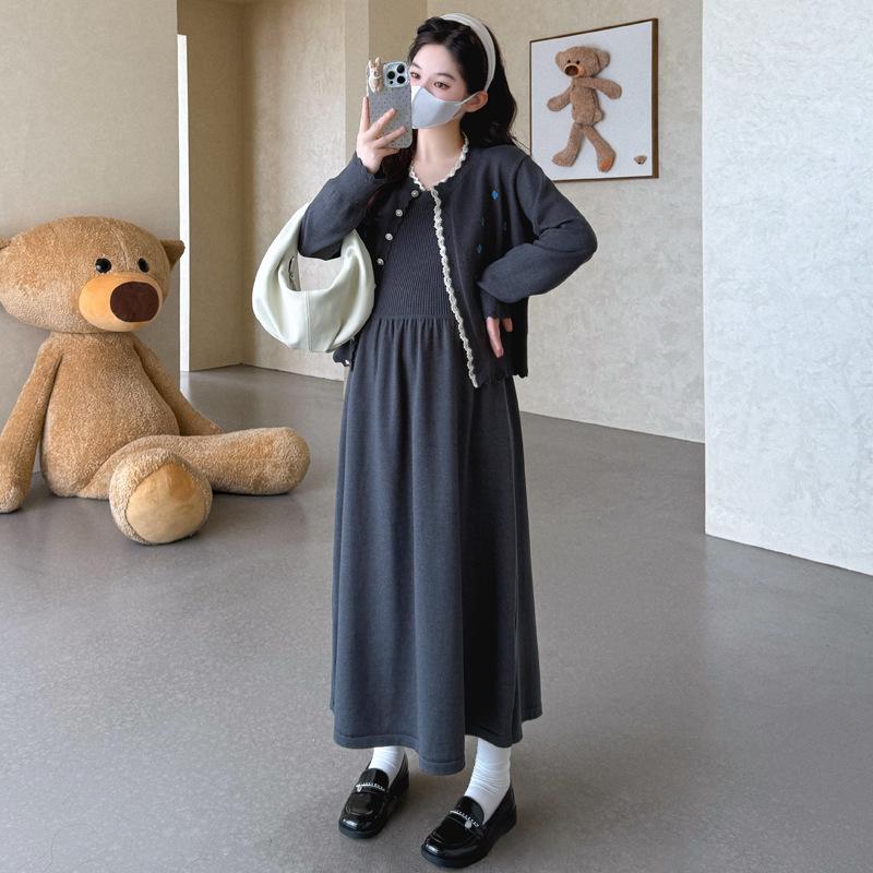 Korean Style Embroidered Knit Maternity Top & Suspender Skirt Set 2XL