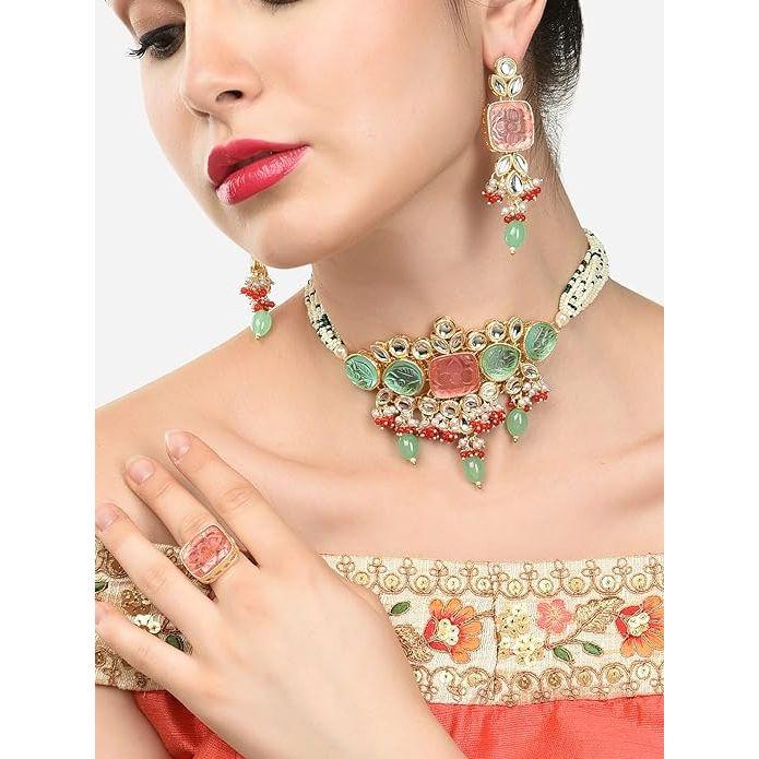 Mehrfarbige Steine und Perlen, mehrreihiges Kundan-Choker-Halsketten-Ohrring- und Ring-Set für Frauen