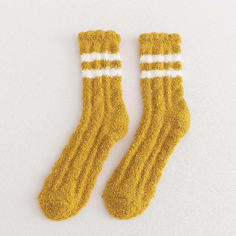 Women's Mid-Calf Coral Fleece Socks: Half-Sided Fleece, Cat Paw Design, Cute & Cozy for Autumn/Winter