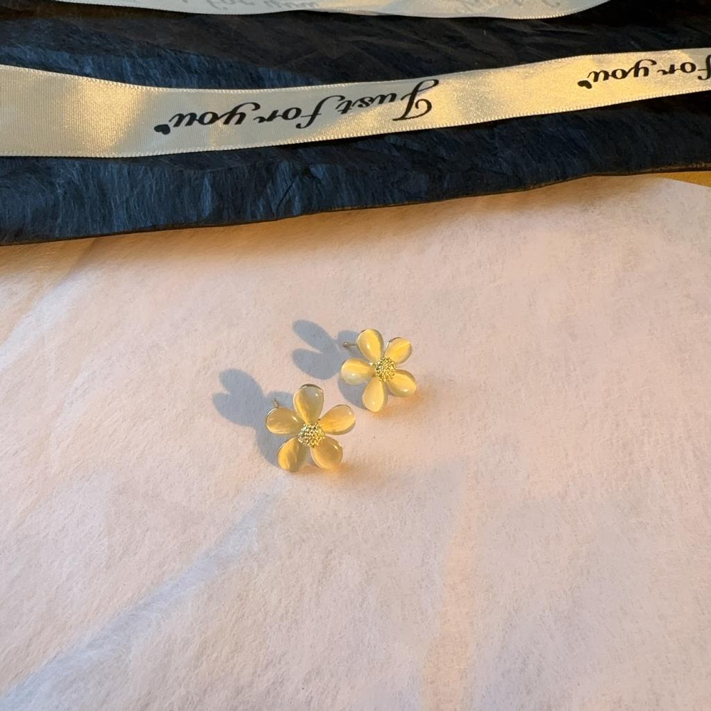 Fashion Trend Simple Stylish Attractive Stud Earrings for Women Party Jewelry Gift