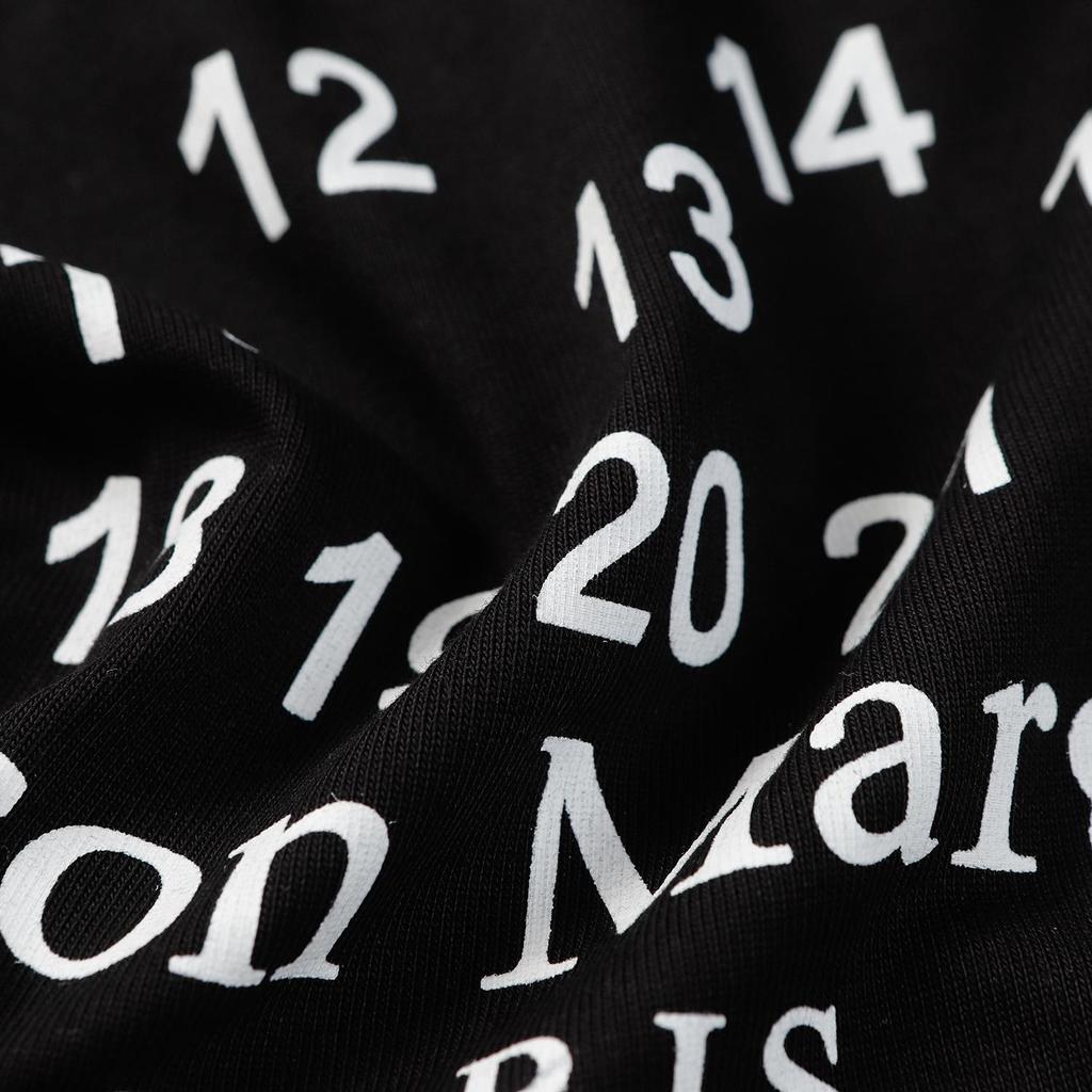 Tricou cu mânecă lungă și guler rotund MM6 Maison Margiela cu număr pe spate pe patru colțuri pentru Toamnă/Iarnă. Strat de bază lejer pentru cupluri.