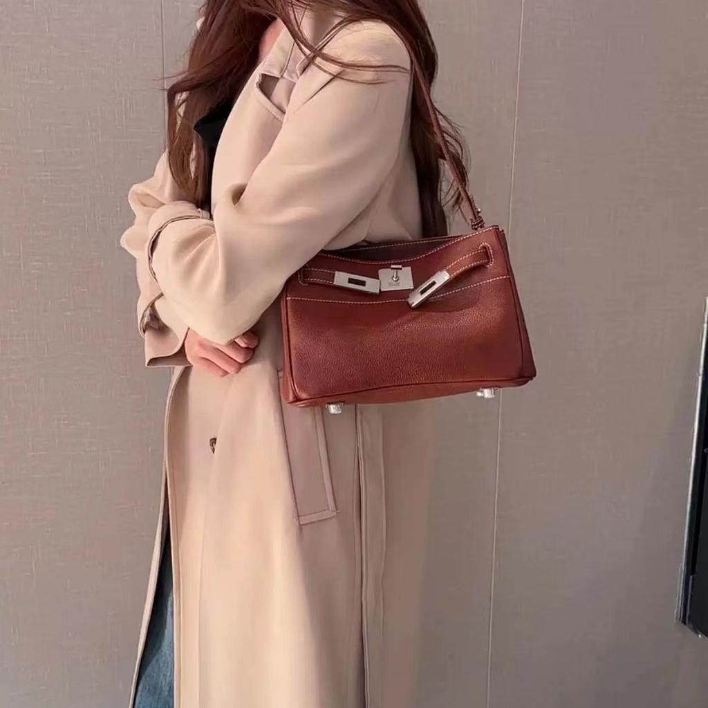 New Head Layer Fubao Leather Bag Genuine Leather Women's Bag Commuter Lock Armband Bag Handbag Single Shoulder Crossbody Bag