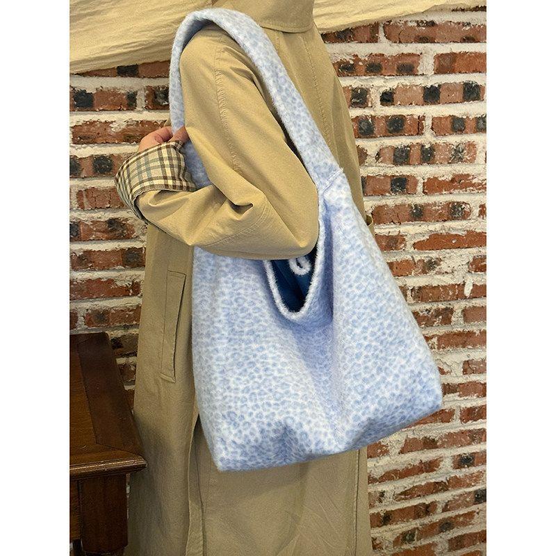 Tote Bag - Large Capacity, Niche Style, Versatile, Crossbody, Underarm Bag, Casual Commuting Bag