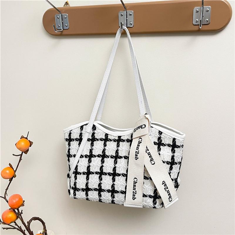 Niche Large-capacity Tote Bag Women's Spring Summer 2025 New Beautiful Personalized Fashion Foreign Shoulder Bag