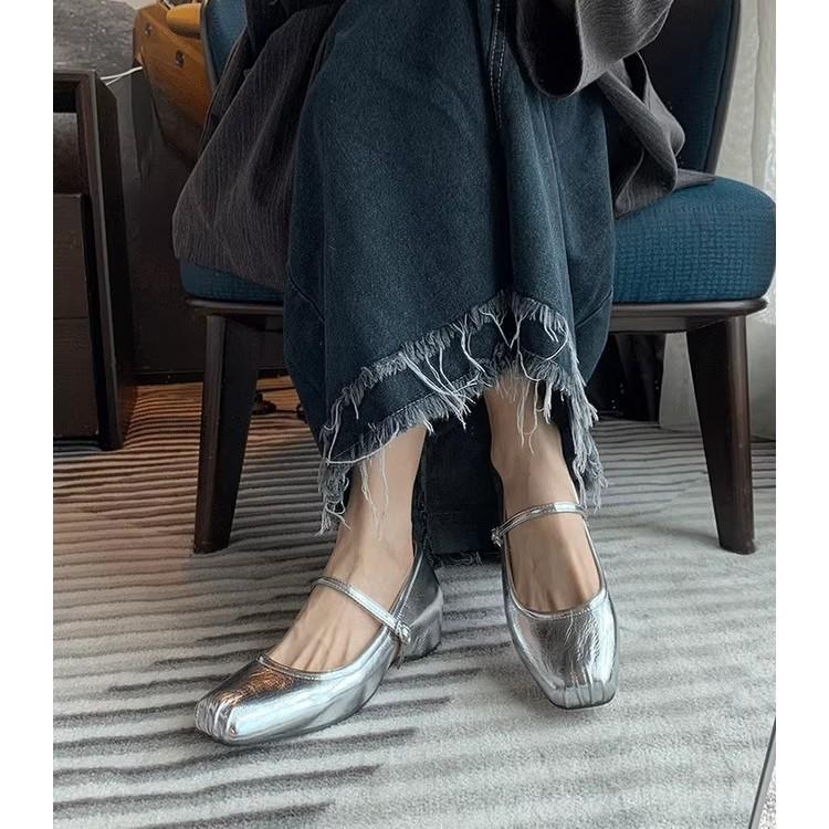 French silver pig nose inner height increase flat-soled single shoes women's shallow mouth square head one-word buckle strap middle heel Mary Jane