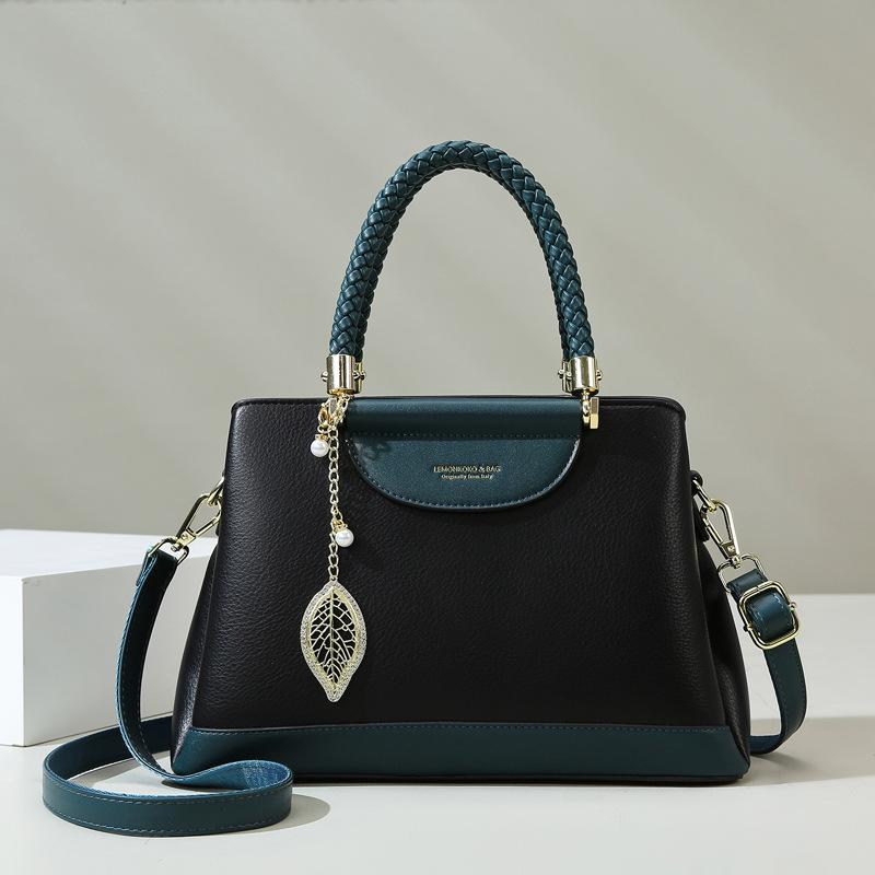 

Women s handbag, high-end light luxury bag, women s texture large-capacity tote bag, fashionable and simple contrasting shoulder bag 32*13.5*21cm чёрный