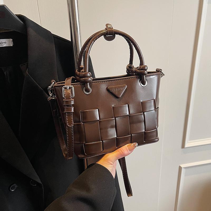 New bag women's 2025 popular bucket bag autumn and winter versatile fashion niche messenger bag retro handbag