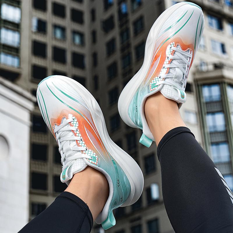 Outdoor Running Shoes Men Thick-Soled Wear-Resistant Casual Shoes Men Comfortable Breathable Lace-Up Sports Shoes Men