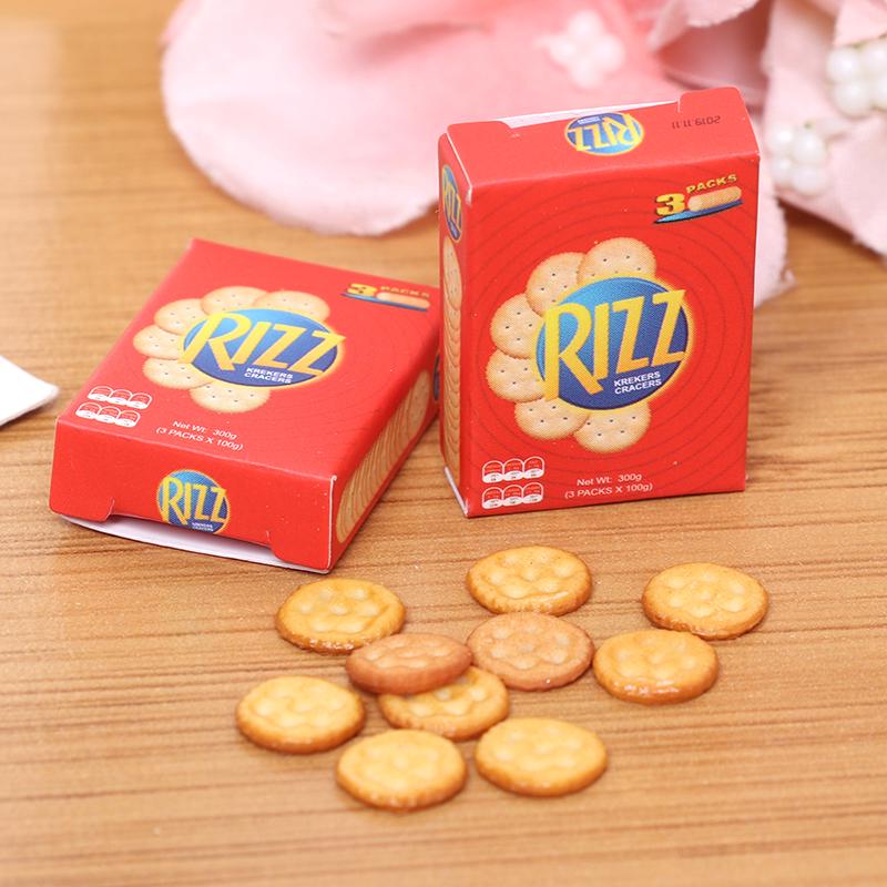 

Миниатюрное кукольное печенье в масштабе 1/6 с коробками, изображающее игровую еду