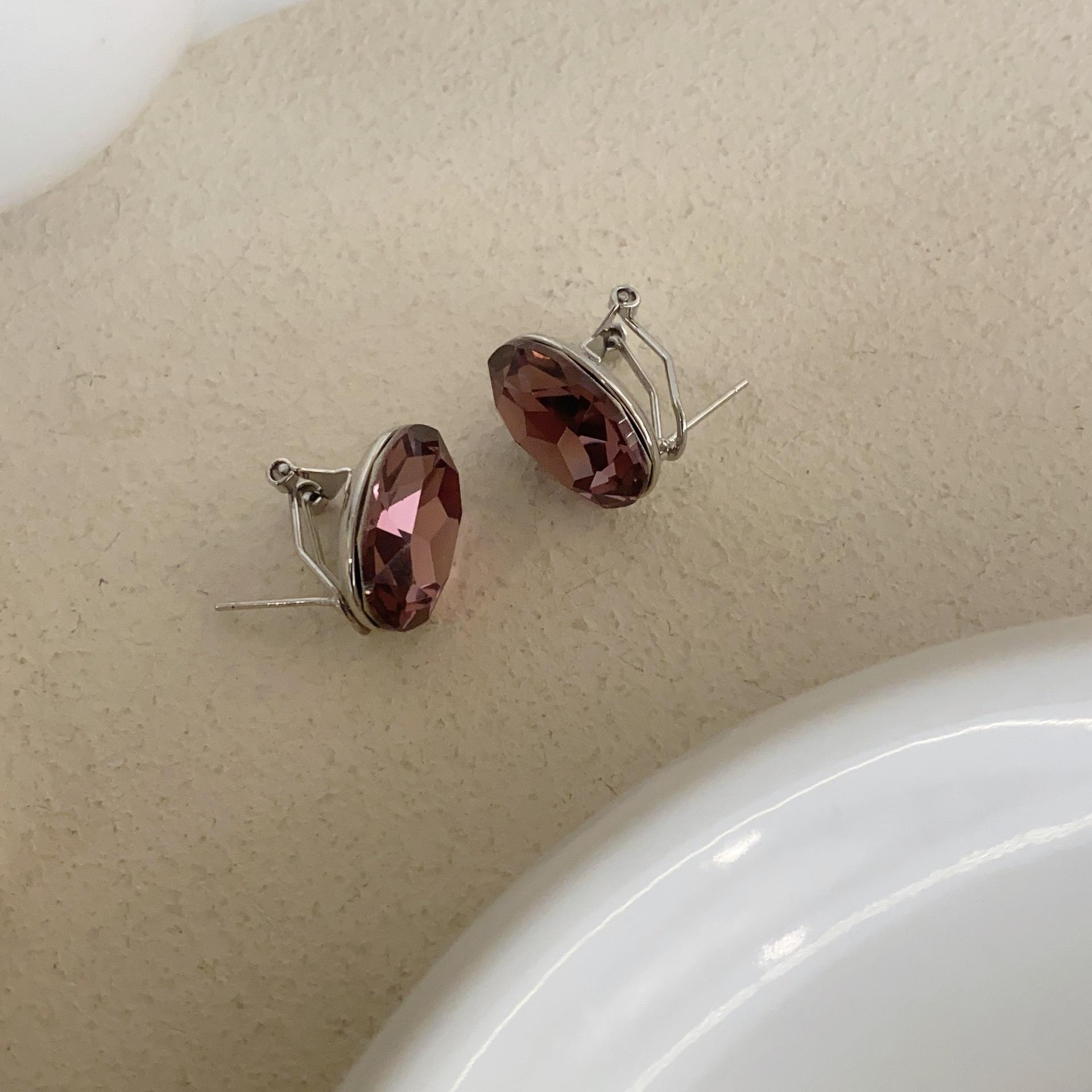 

Французский элегантный дизайн Sense Borderless Design Light Luxury Color Zircon Stud Earrings New