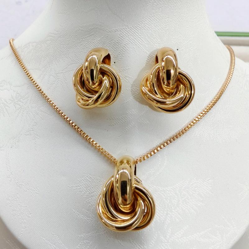 Elegant European & American Luxurious Geometric Twist Earrings & Necklace Set