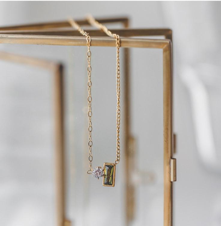 Colar com Pingente de Zircônia Verde Oliva - Joias Femininas em Aço Titânio 18K