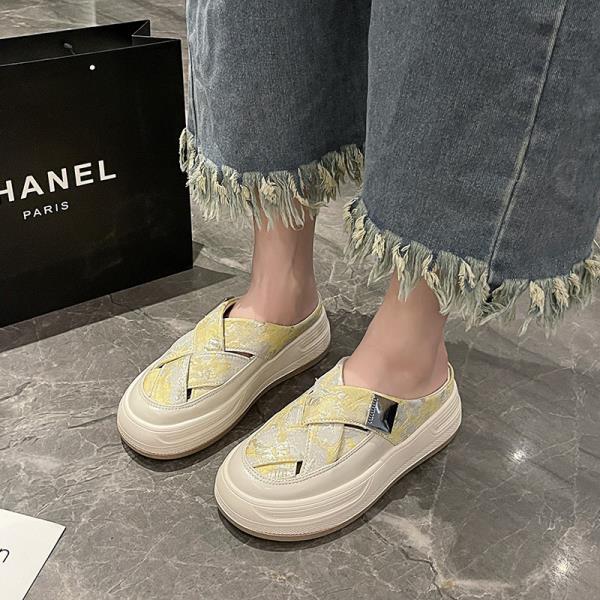 Fashion Loafers Low Female Shoes Womens Slippers Outdoor Slides Cover Toe Fretwork Heels Platform 2025 Rubber Plastic PU Retro Scandals