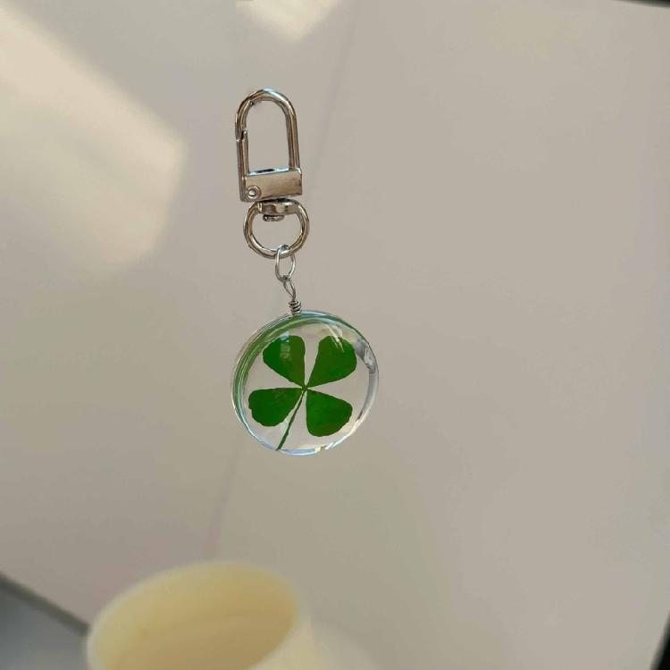 Elegant Four Leaf Clovers Hanging Charm Beautiful Large Four Leaf Clovers Pendant Keyrings Delicate Keychain Accessory