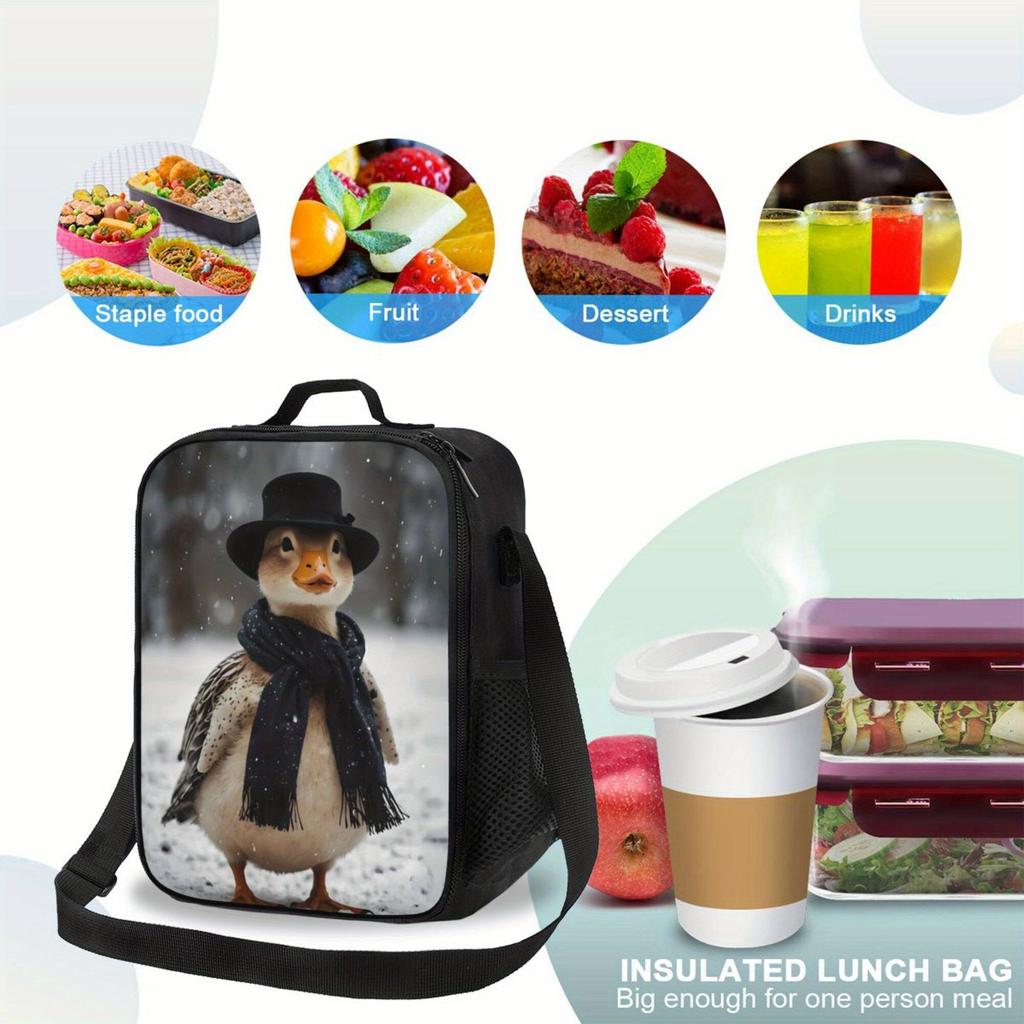 Eine tragbare, wiederverwendbare Kühltasche mit kleinem Entendesign in verschneiter Landschaft mit Hut und Schal, perfekt für