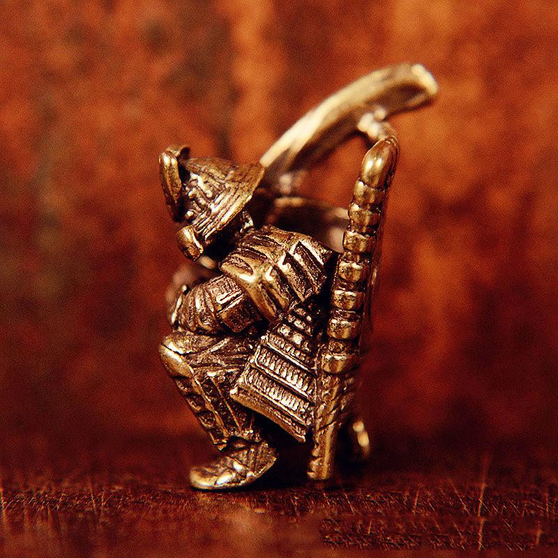 Creative Samurai Helmet Skull Knight Knife Pendant Beads Umbrella Rope Pendant Key Chain Accessories Brass Paracord Pend