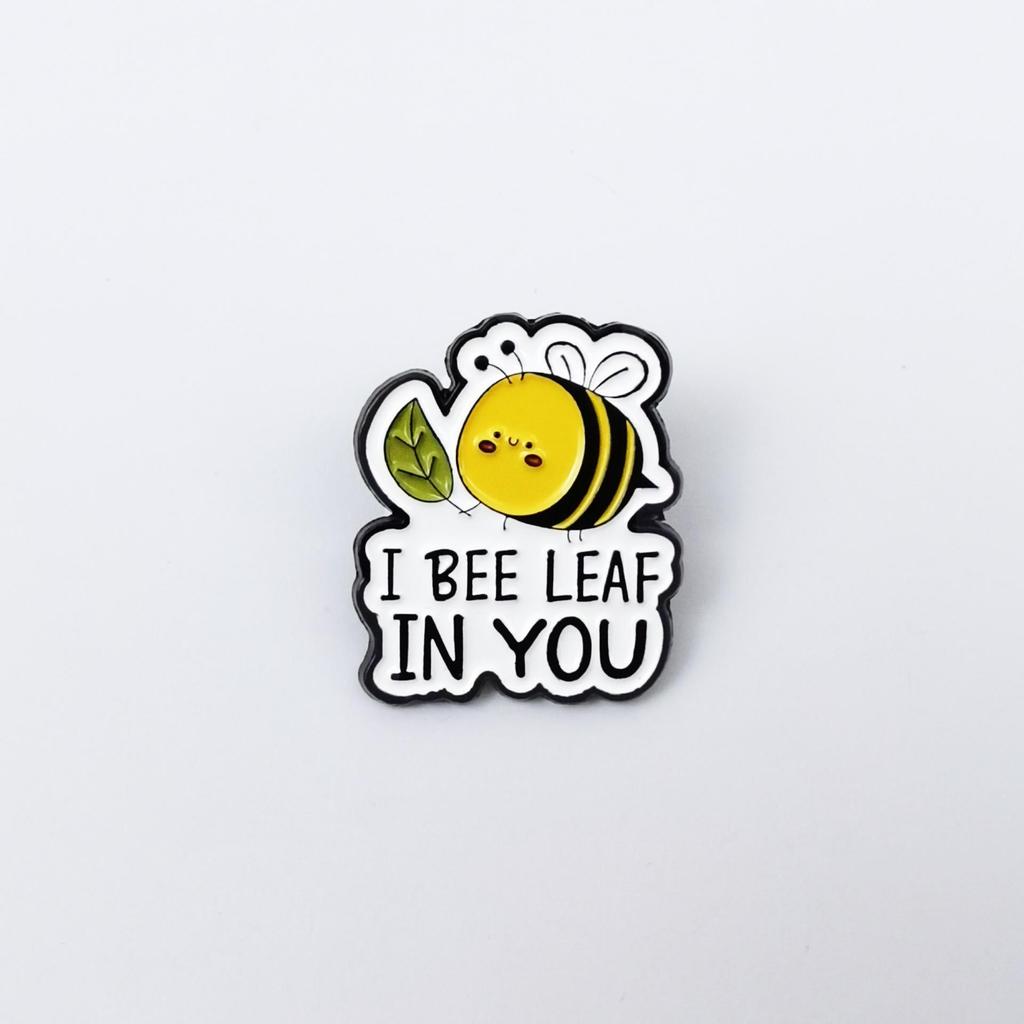 Creative Cartoon Bee Brooch – Cute Insect with English Quote, Heart Personality Badge, Accessory for Backpack Decoration