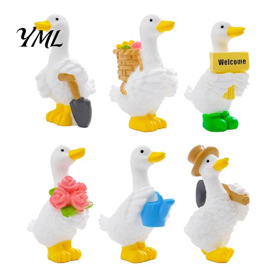 Charming Gift for Kids Mini Garden Duck Figurine, Cute Farm Dolls, Small Desktop Healing Desk Accessories Car Dashboard Figurines, Micro Landscape