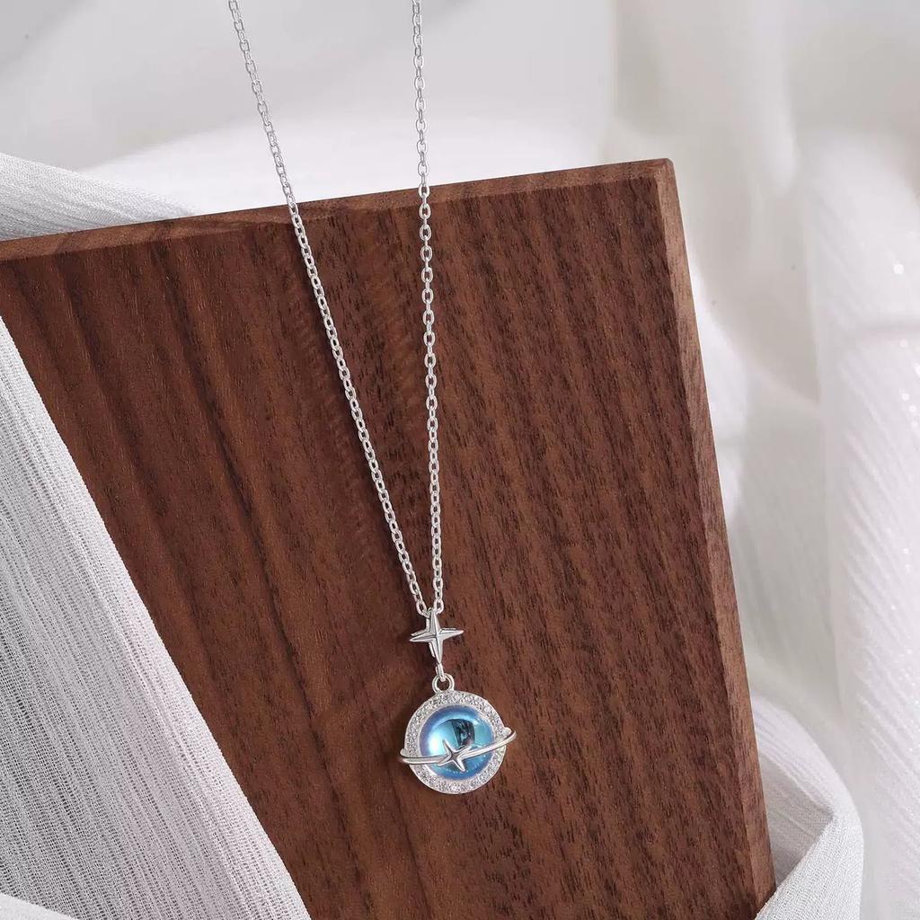 Minimalist and Fashionable Planet Necklace for Women's Instagram, New Clavicle Chain, Light Luxury Niche Design, Neck Accessory