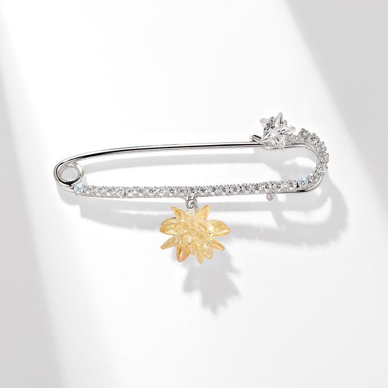 Bo Xin Yun Ice Flower Mini Lapel Pin and Collar Clip