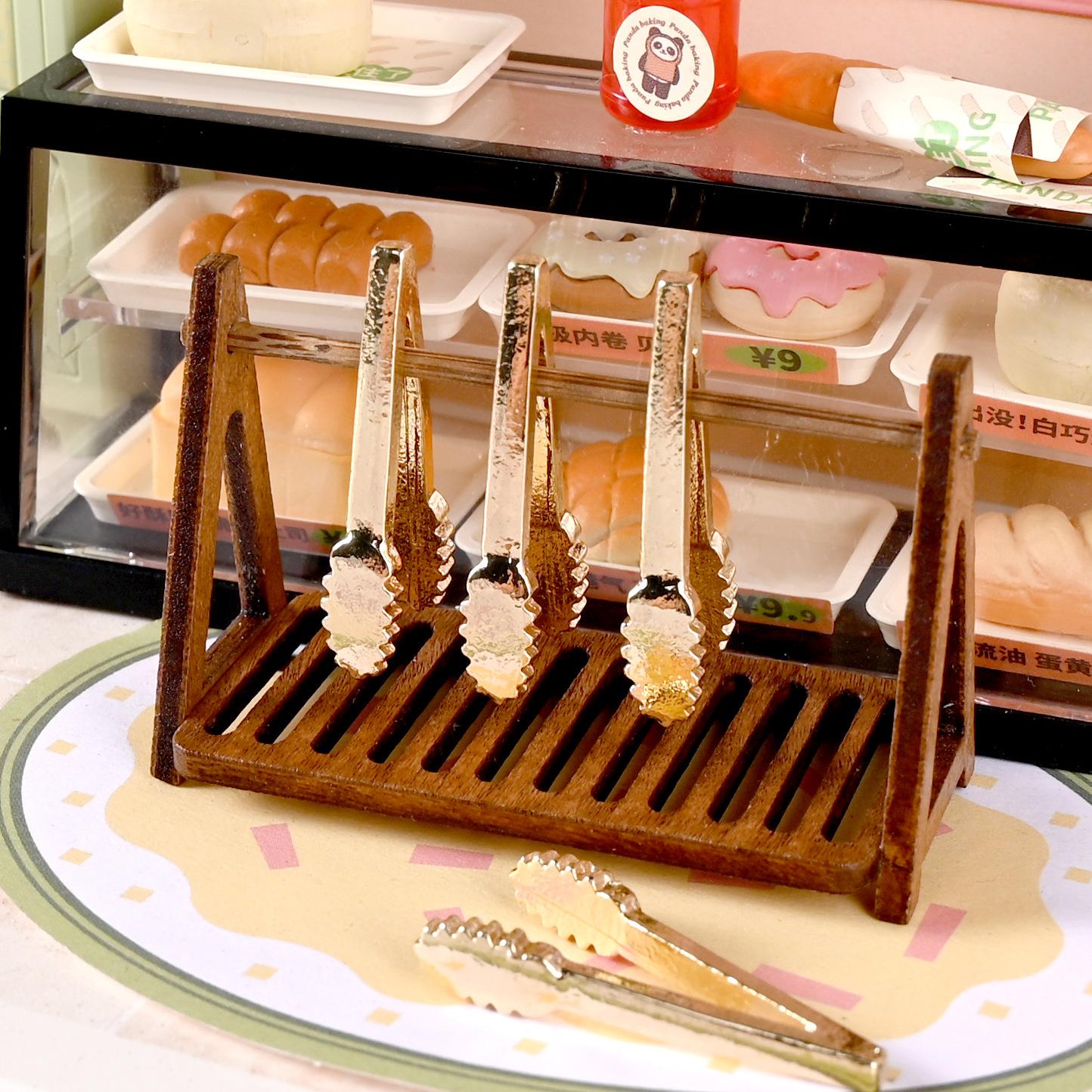 

1Pcs Dollhouse Miniatures Furniture Display Shelf Bread Rack Cake Shelf Storage with Tongs DIY Bakery Shop Desk Decoration
