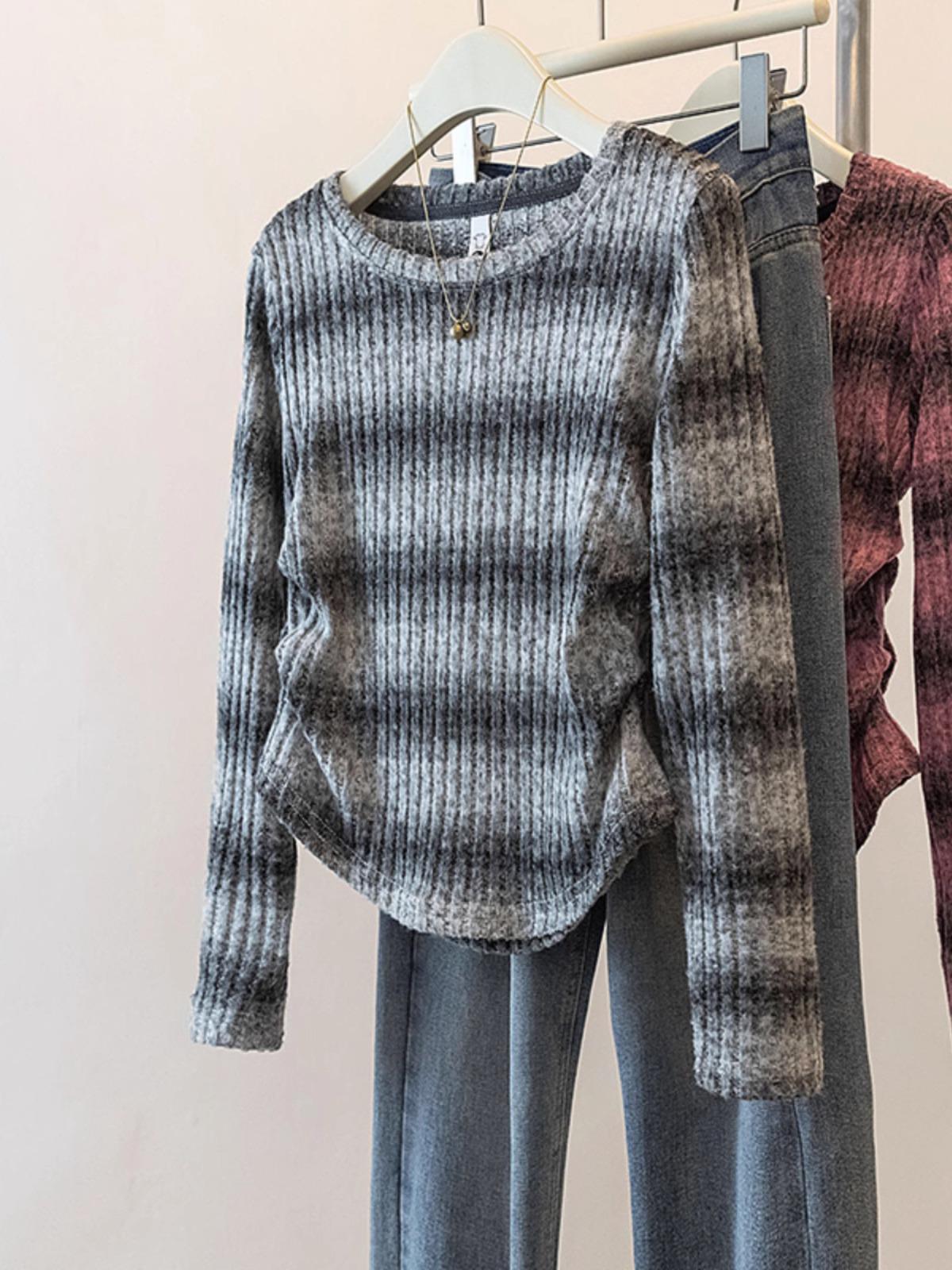 

Женская теплая полосатая футболка с длинным рукавом и цветными блоками на осень/зиму 2024 Medium