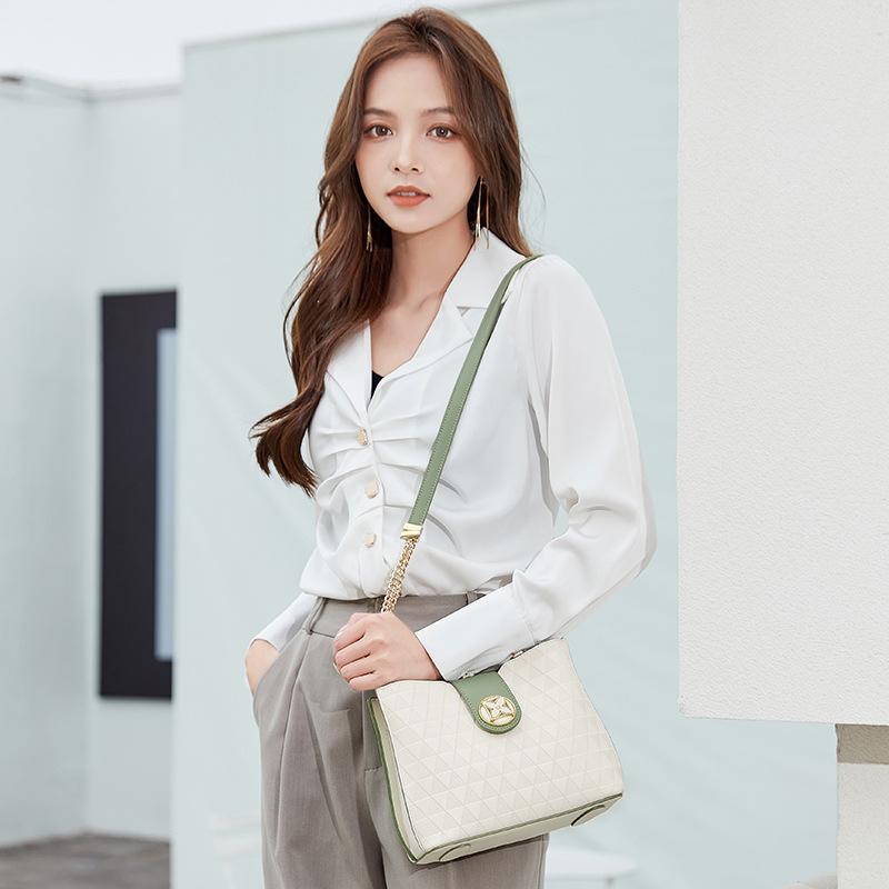 Bolsa de couro com corrente atmosférica simples feminina, primavera/verão 2023, nova bolsa de ombro único com alça transversal, tendência