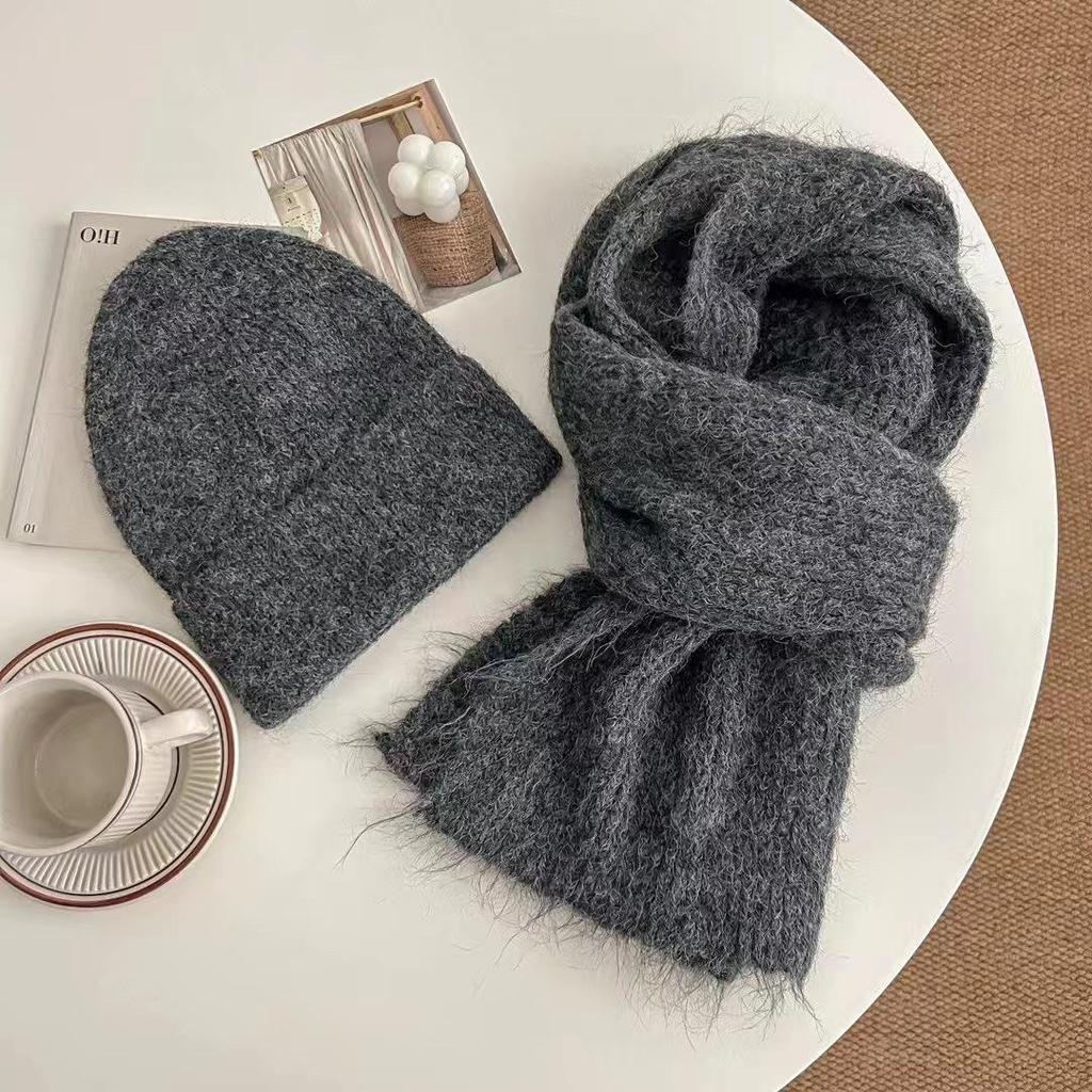 Red Wool Scarf and Hat Set: Cozy Knit for Autumn & Winter