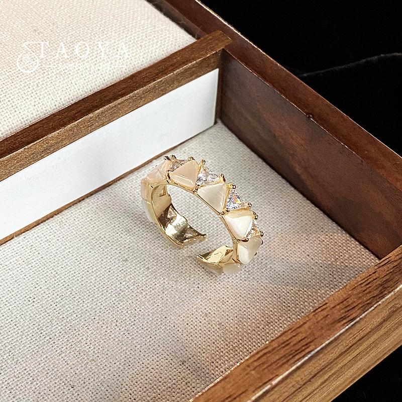 

Girl‘s Light Luxury Triangle Zircon Opals Interbedded Open Ring 2026 Fashion Jewelry For Women s Sexy Index Finger Accessories resizable&Gold-color белый