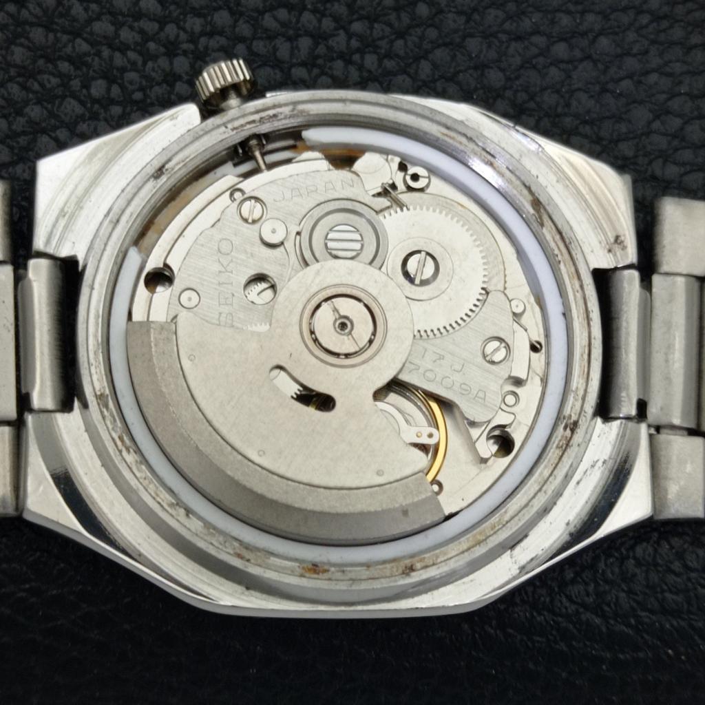 ORIGINÁLNÍ VINTAGE SEIKO 5 AUTOMATIC JAPAN 7009A PÁNSKÉ HODINKY S ČERNÝM CIFERNÍKEM a702468-5 R124-a702468