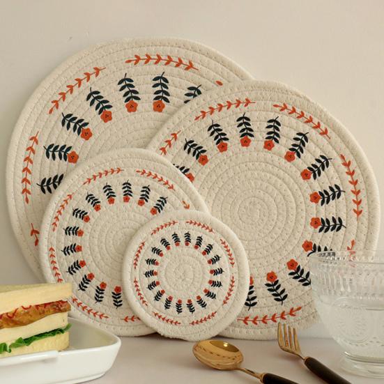 Handwoven Cotton Rope Placemat with Original Print Heat-Resistant Non-Slip Round Table Mat Decorative Kitchen Dining Accessory.